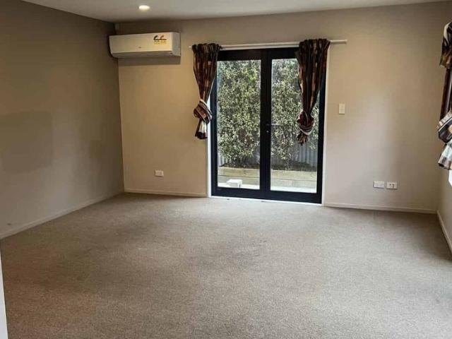 RICCARTON 4 BEDROOM, 2 BATH, HEAT PUMP, SINGLE GARAGE, DOUBLE GLAZED