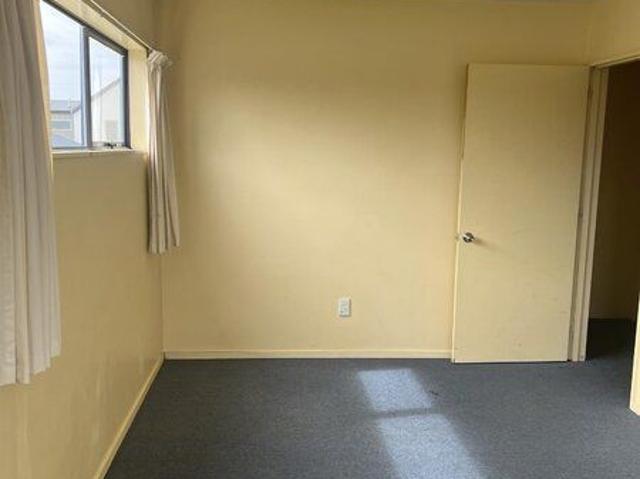 RICCARTON 6 BEDROOM, 2 BATHROOM, REAR TOWNHOUSE, HEAT PUMP