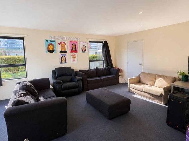 Riccarton, 6 bedrooms