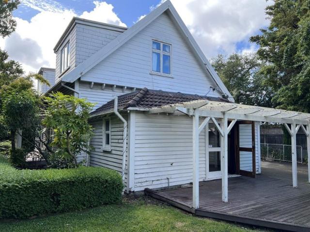 riccarton, 6+ bedrooms