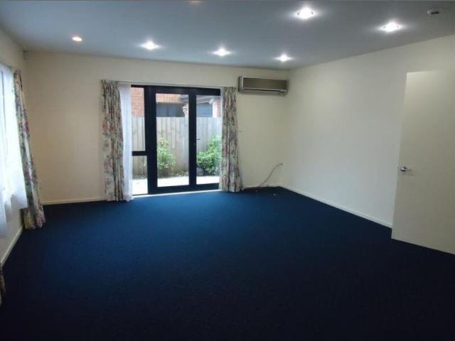 RICCARTON – MODERN 4 BEDROOM, 2 BATHROOM, 3 TOILETS, DOUBLE GLAZED