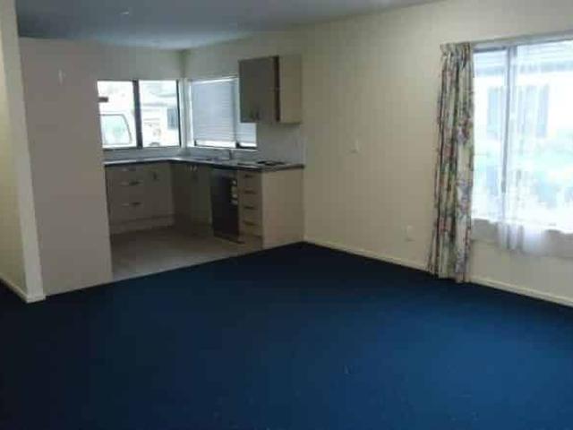 RICCARTON MODERN 4 BEDROOM, 2 BATHROOM, 3 TOILETS, DOUBLE GLAZED