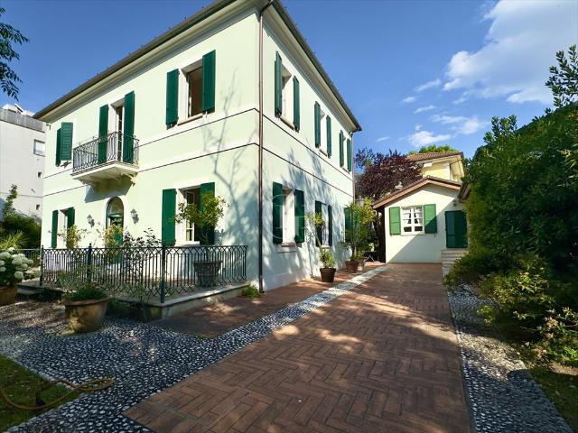 Riccione, 450 m2