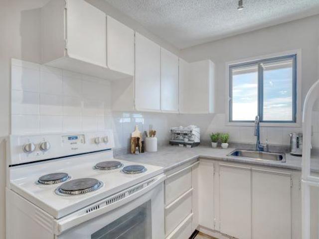 Richmond Towers 2 Bedroom Apartment for Rent at 71 Glamis Dr Sw, Calgary, AB T3E 6S5 Glenmorgan