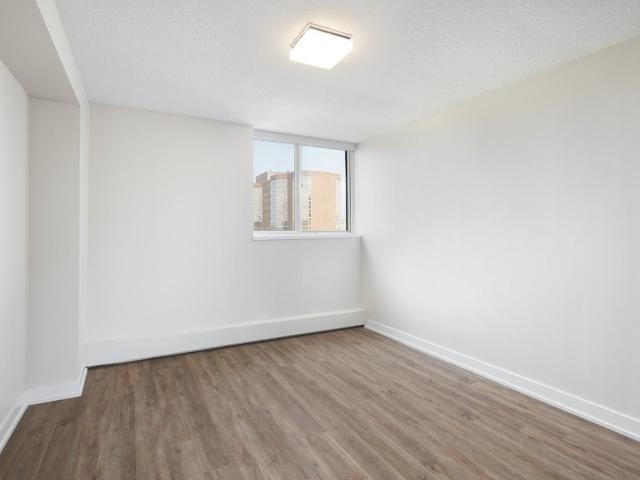 Richmond Hill Apartments 3 Bedroom Apartment for Rent at 15 Baif Blvd, Richmond Hill, ON L4C 5N7 North Richvale