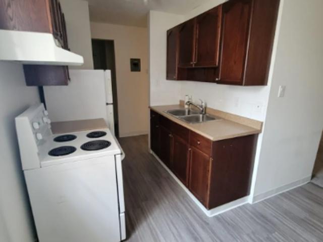 Richmond Manor Apartments 1 Bedroom Apartment for Rent at 10644 113 St Nw, Edmonton, AB T5H 3H6 Queen Mary Park