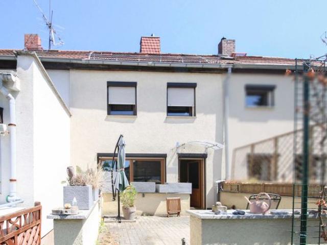 Richtig zuhause: Gepflegtes Reihenmittelhaus inkl. Garage, Carport, Schuppen und Garten in Citylage