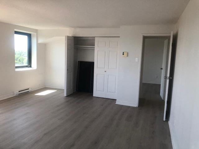 Rideau East Apartments Big Two Bedroom unit on the 15th floor facing Rideau Cannel [object Promise] for Rent