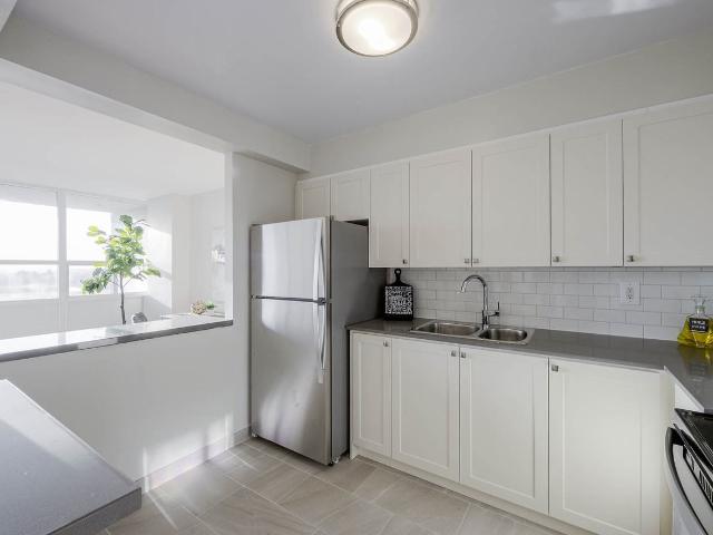 Ridge Hill Towers 2 Bedroom Apartment for Rent at 1130 Queens Ave, Oakville, ON L6H 2B6 College Park