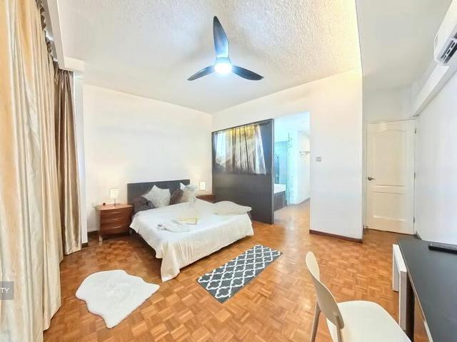 Ridgewood D10, Condominium