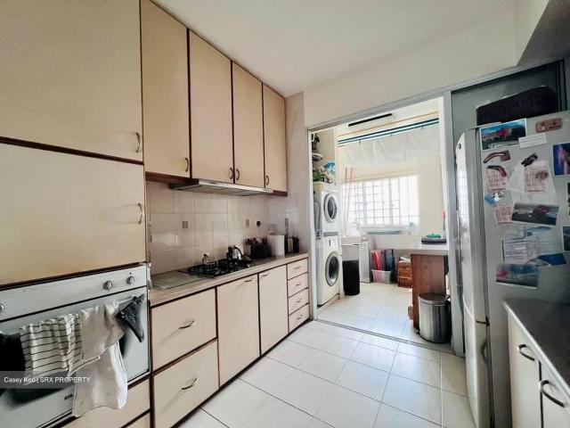 Ridgewood D10, Condominium