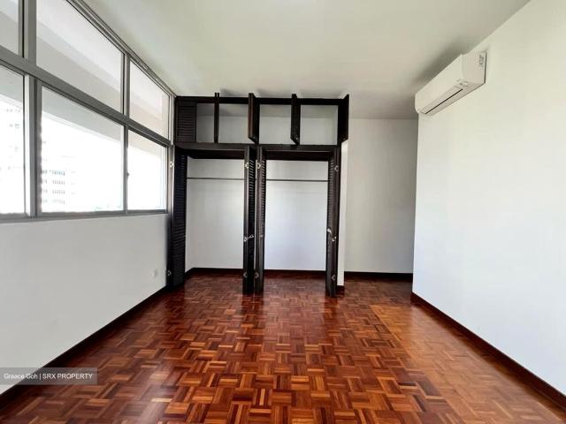 Ridgewood D10, Condominium