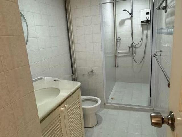 Ridgewood D10, Condominium