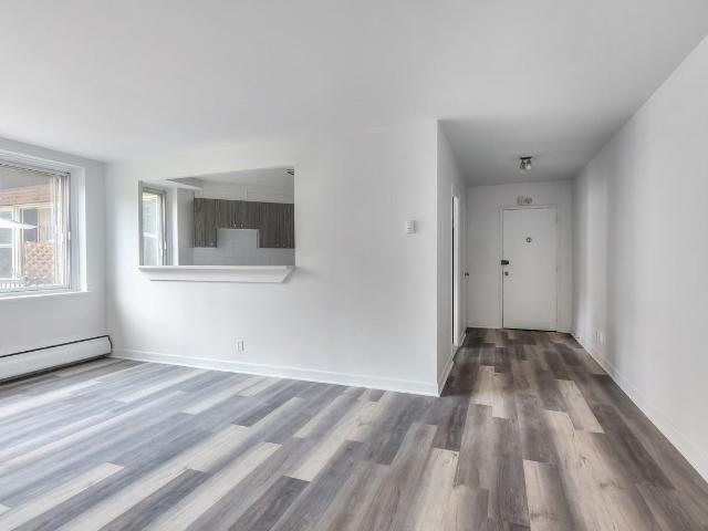 Ridgewood Properties 3 Bedroom Apartment for Rent at 3635 Av Ridgewood, Montréal, QC H3V 1B4 Côte Des Neiges