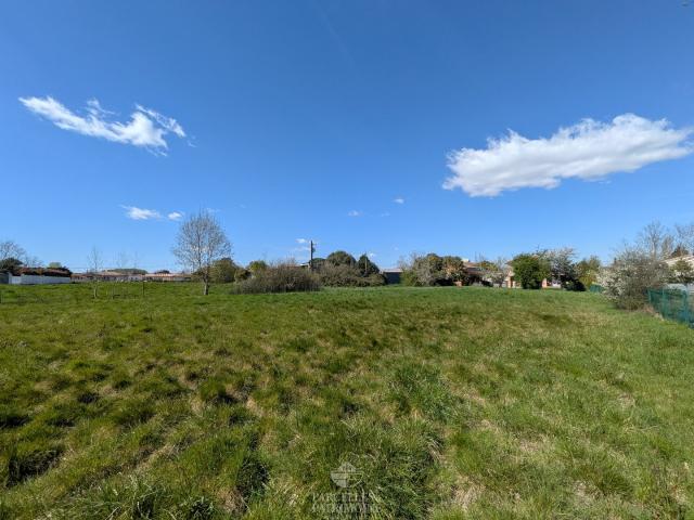 Rieumes: Terrain à bâtir viabilisé de 1 370m²