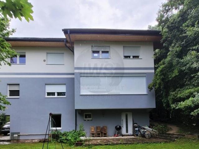 Riesiges Mehrfamilienhaus für 3 Familien unter € 1.900, /m² Wohnfläche