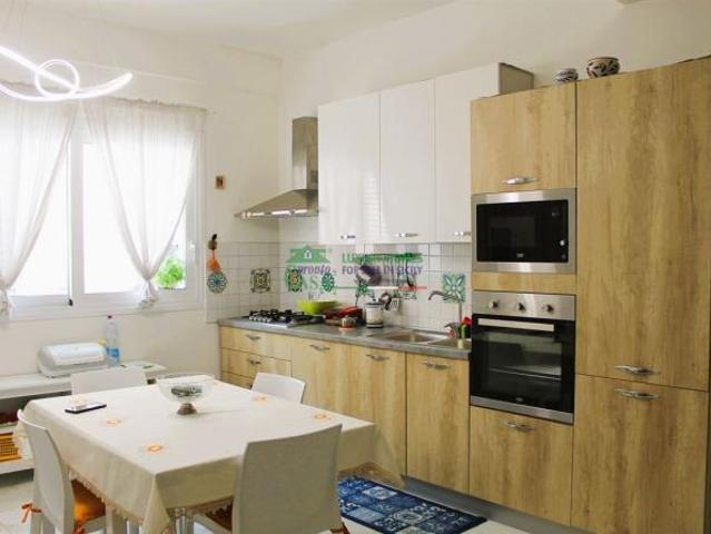 Rif: 1321 Casa indipendente con terrazzo abitabile in locazione estiva in zona centrale a Pozzallo