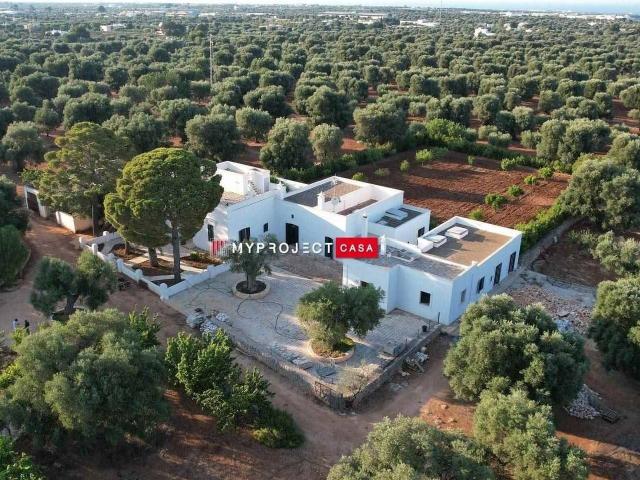 Rif.1671 In Puglia sulla costa Adriatica proponiamo in vendi. 789m² Fasano
