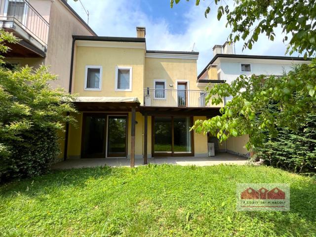 RIF. 1741X ACCOGLIENTE SCHIERA CON GIARDINO PRIVATO RECINTATO