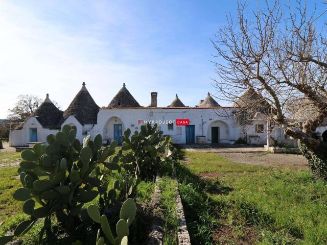 Rif. 1724 In piena Valle d'Itria in posizione panoramica, pr. 400m² Martina Franca