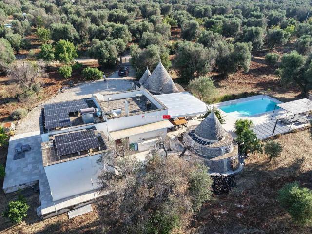 Rif. 1999 Immersa nella quiete della campagna pugliese, tra. 190m² Carovigno