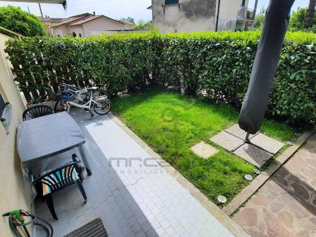 Rif. 21581 Appartamento, Bilocale Affitto a Massa, Marina Massa Centro