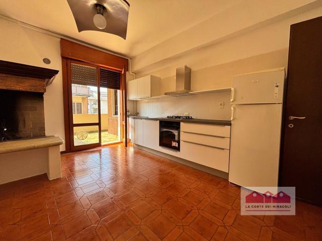 RIF. 2273X AMPIO TRICAMERE AL QUARTO PIANO CON TERRAZZA