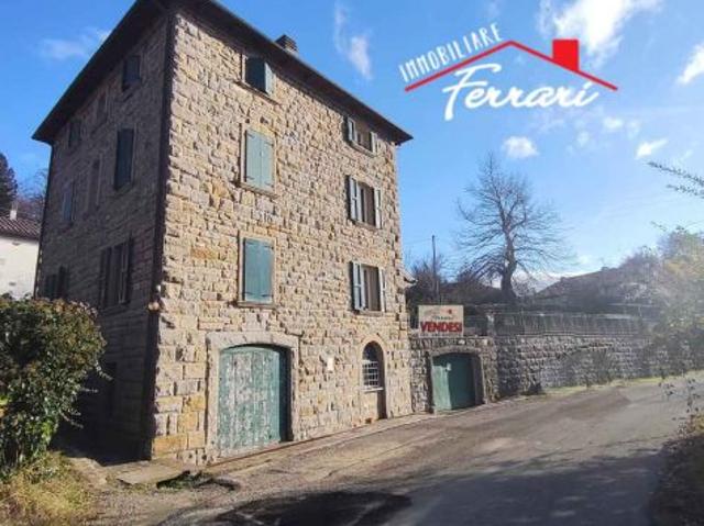 RIF 220 Affascinante casa in sasso cielo terra con giardino esclusivo –