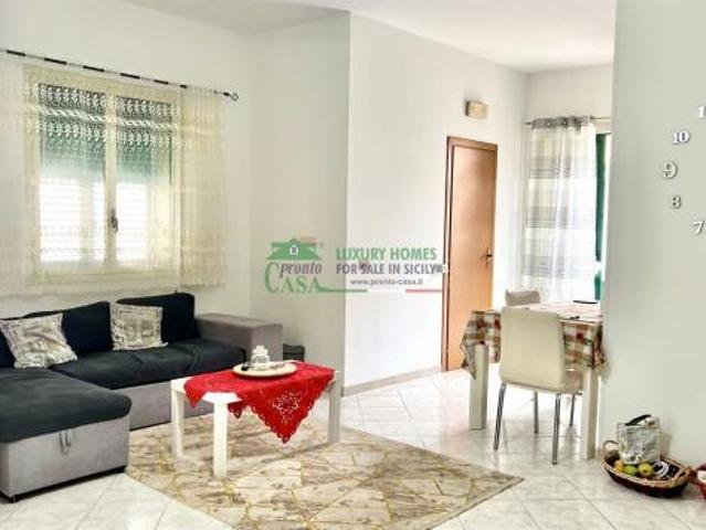 Rif 2460 Appartamento a Donnalucata vicino a mare e servizi