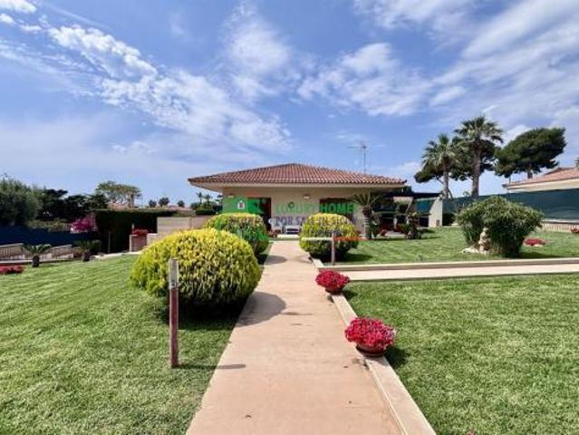 Rif. 2464 Villa in zona residenziale a Marina di Ragusa