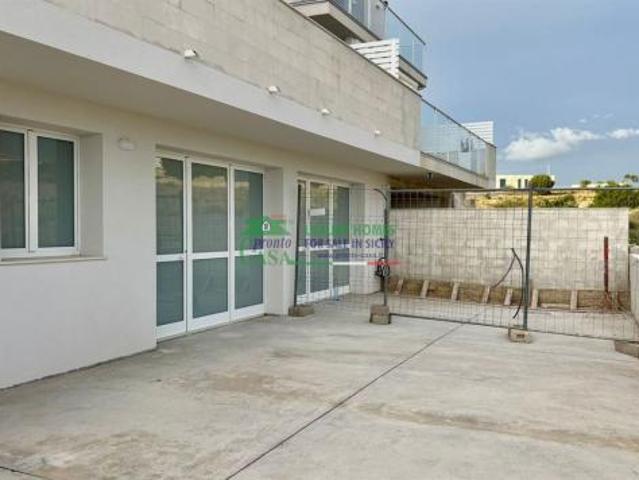 Rif. 2427 Autorimessa di generose dimensioni e vista panoramica a Marina di Ragusa
