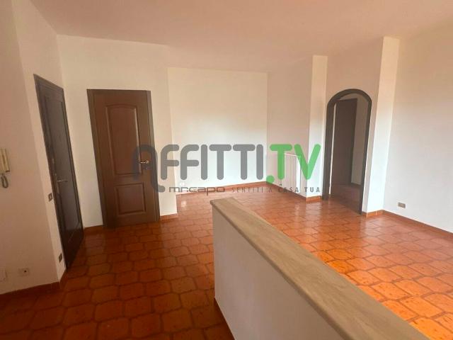 Rif. 24355 Appartamento, Appartamento Affitto a Carrara, Avenza