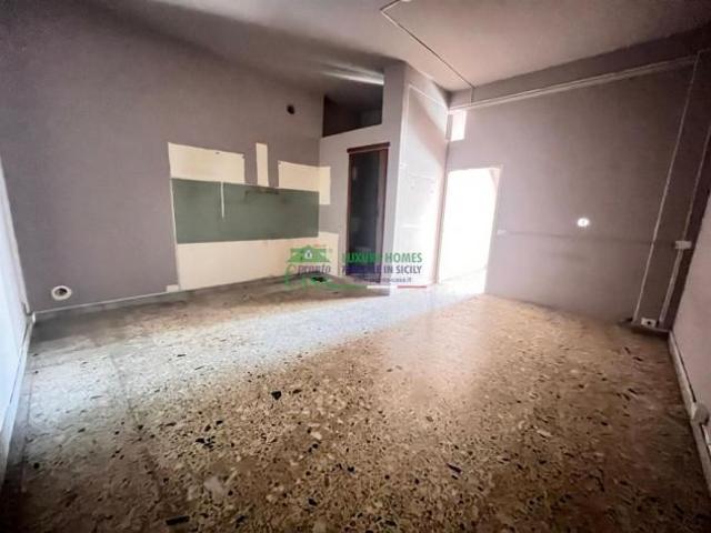Rif: 2711 Locale deposito in zona centrale – pratico e versatile, Comiso