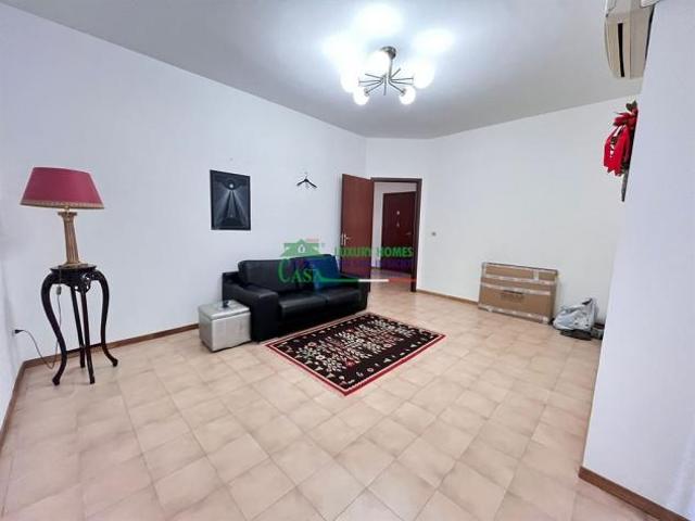 Rif.2715 Appartamento luminoso con posto auto in zona centrale, Comiso