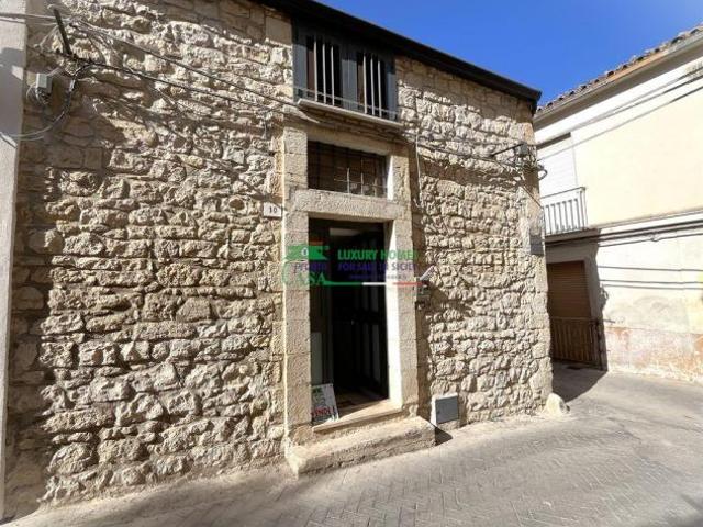 Rif.291 Casa singola ristrutturata a Modica Alta