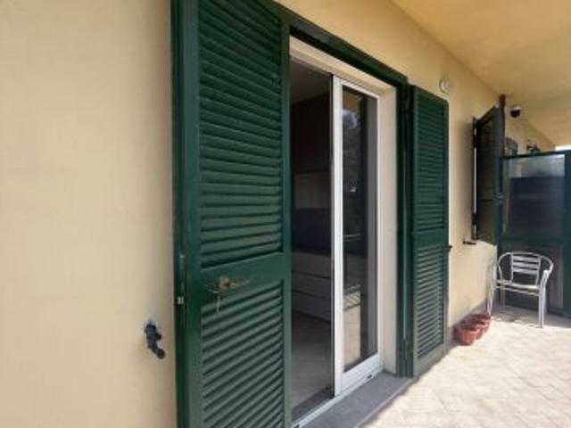 Rif. 437 DOMIZIANA €62.000,00 PORZIONE DI VILLA SU 2 LIVELLI