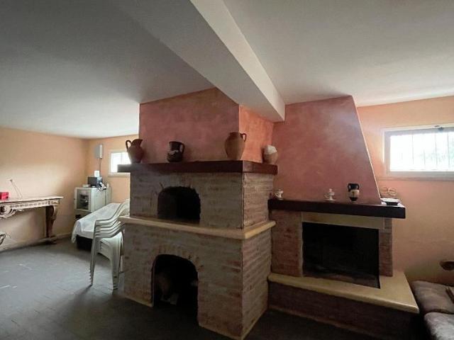 Rif. 473 villa con garage e giardino