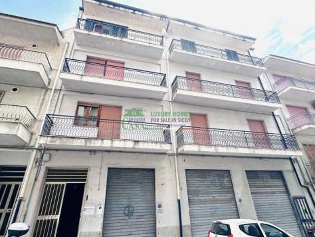 RIF. 9724 Ampio appartamento in vendita – Zona Via Archimede