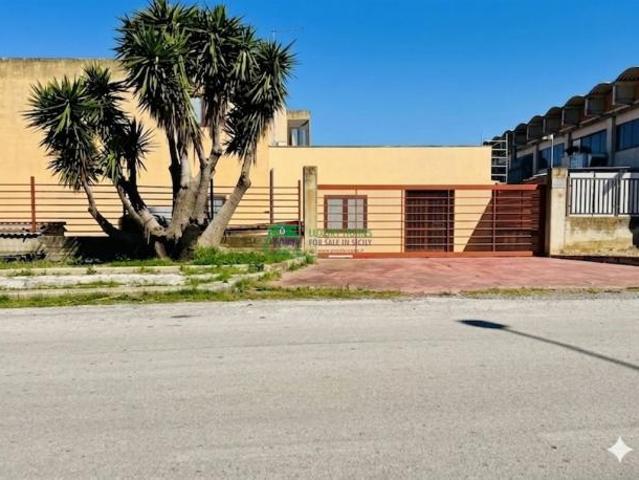 Rif. 9867 Immobile commerciale Zona Industriale