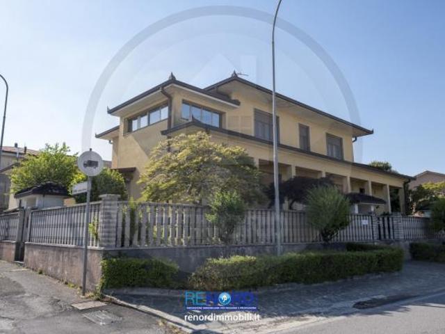 RIF. CC6248 VISTARINO Frazione di Buttirago Villa indipendente: 2 appartamenti, box, magazzino, taverna, giardino