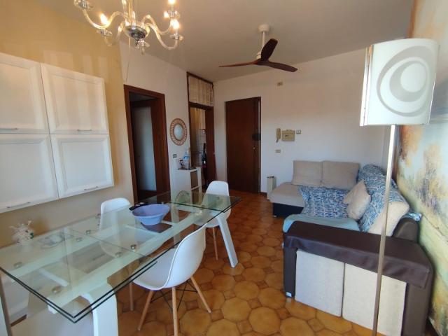 Rif. AC24 Affitto estivo trilocale vicino al mare con posto auto