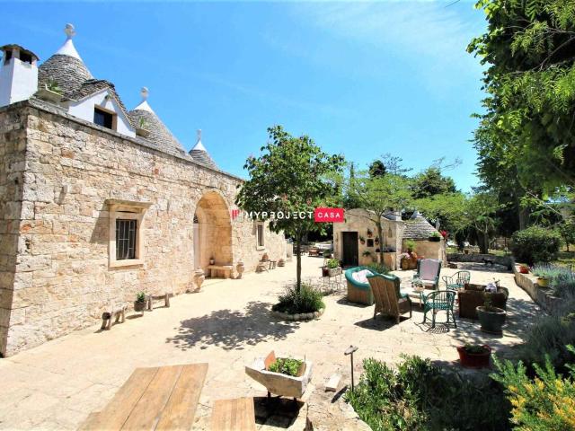 Rif: D115 L'agenzia immobiliare myprojectcasa propone in ven. 300m² Locorotondo