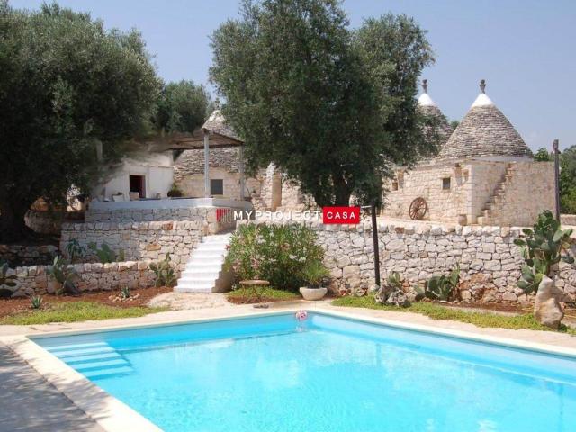 Rif. D218 Situati in piena Valle D'Itria, equidistanti da Ma. 250m² Ceglie Messapica