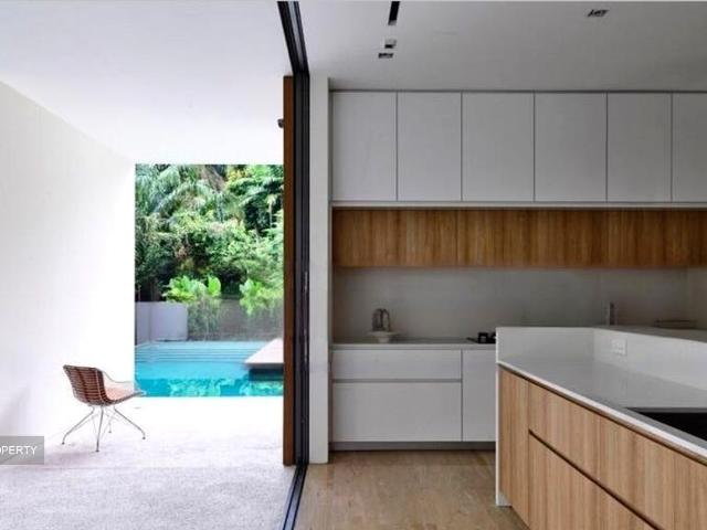 Rifle Range Road D21, Detached