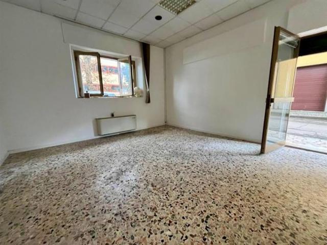 Rigutino – Locale artigianale 170 mq con resede privato Rif. T106