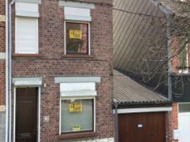 Rijwoning met dubbele garage en grote tuin en 3 slp's