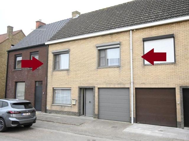 Rijwoning met garage en tuinterras gelegen rand centrum Maldegem