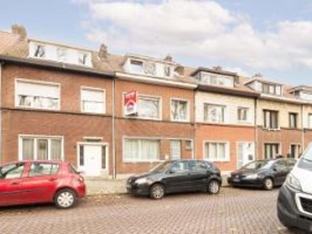 Rijwoning met 5 slaapkamers en tuin