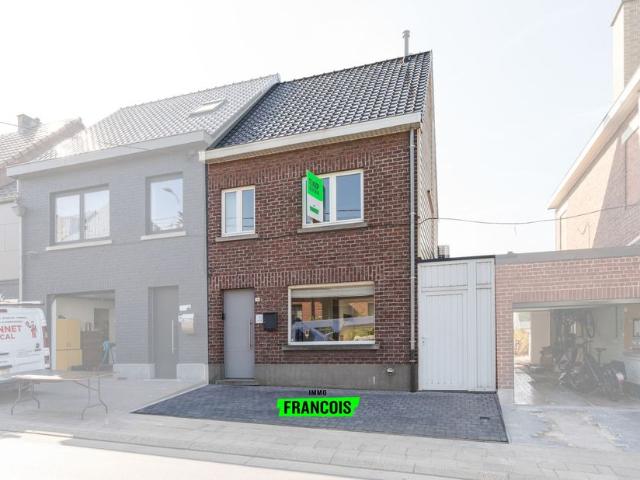 Rijwoning te koop voor 309000 euro met 3 slaapkamers