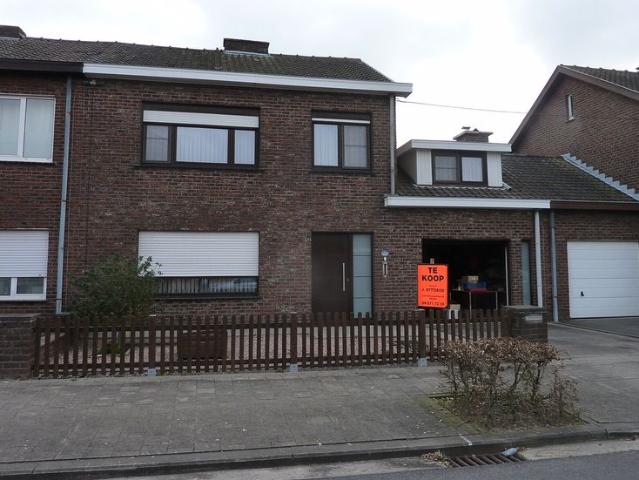 Rijwoning te koop voor 325000 euro met 4 slaapkamers
